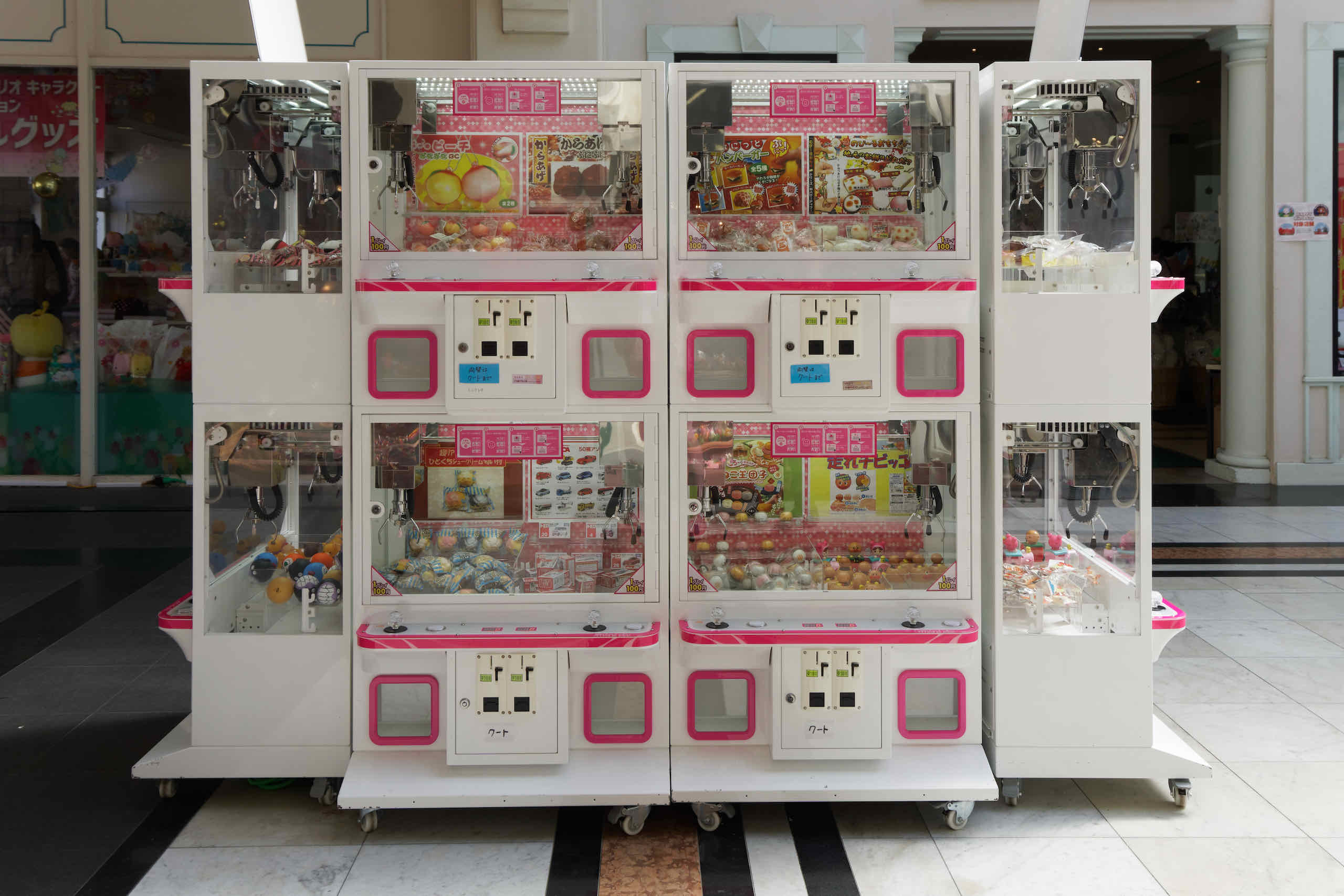 gacha capsule toy vending machine