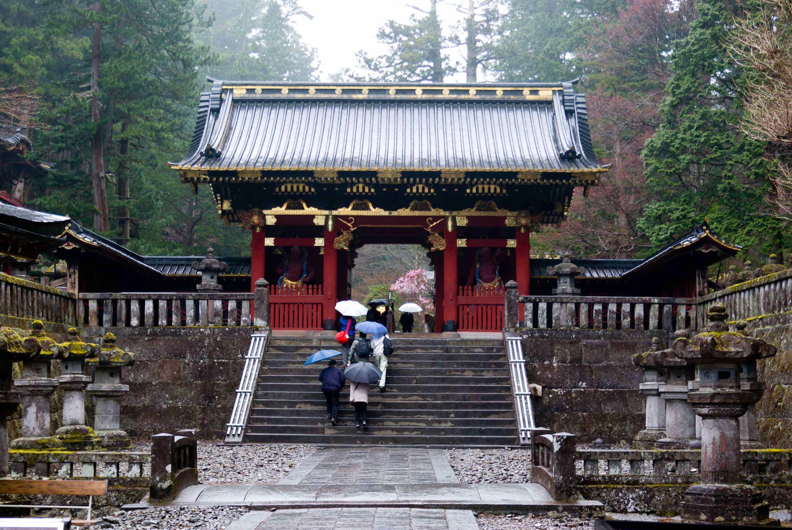 taiyuuin (大猷院) niou gate (仁王門)