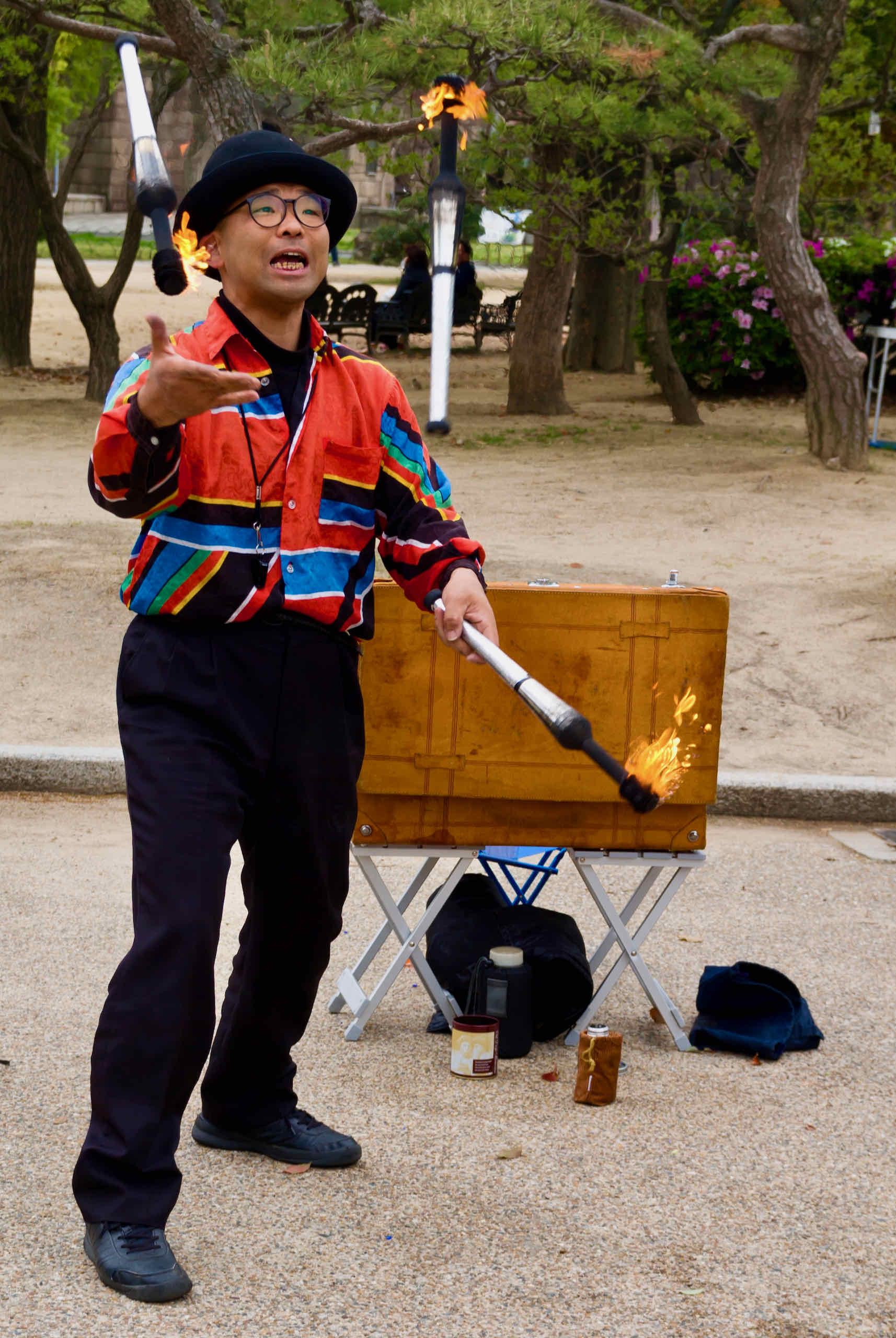 juggling artist